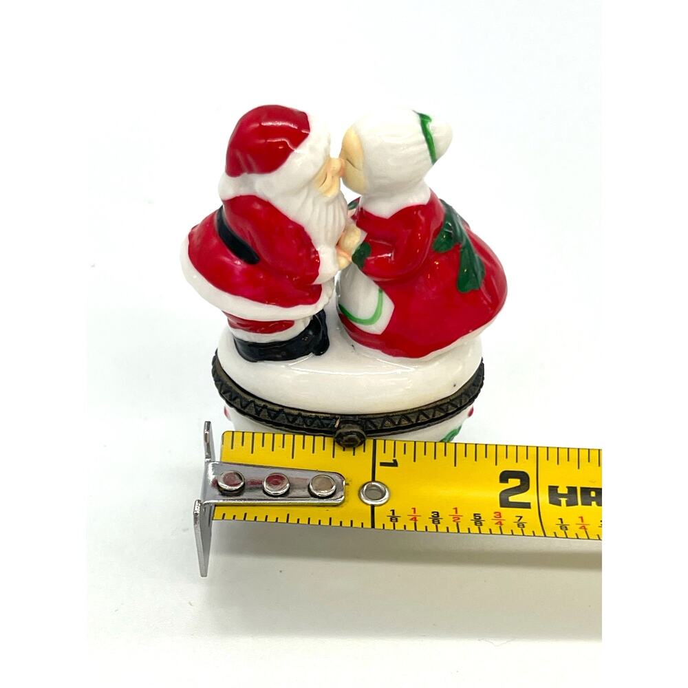 Porcelain Santa & Mrs Claus Kissing Hinged Trinket Box - Picture 5 of 6